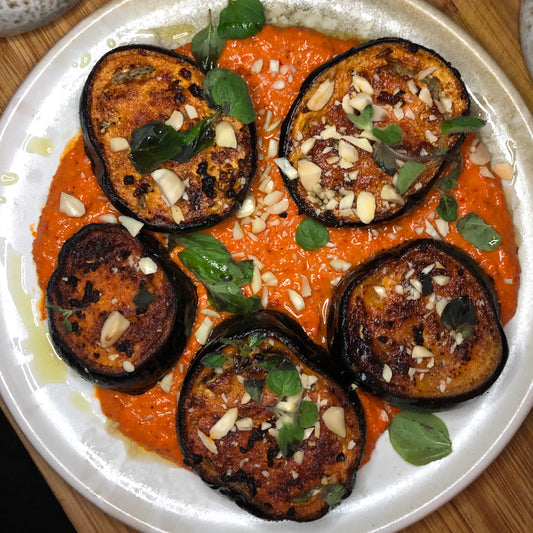 Bagt Aubergine med spicy mandel/peberpesto